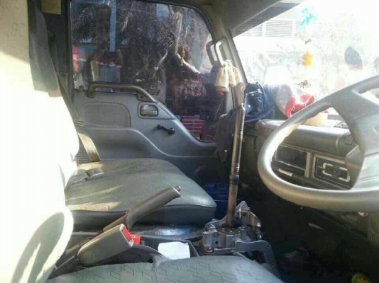 รถอีซูซุ 6 ล้อ ตู้แห้ง NQR  130 แรงม้า. ปี 43  สนใจติดต่อ 081 - 6079515