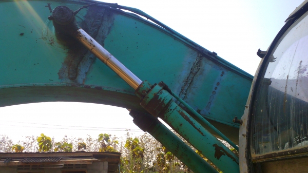 แพ๊คคู่..รถแบคโฮ KOBELCO SK200 M5 SUPPER พร้อม สิบล้อเทลเล่อร์NISSAN Ud บรรทุกแบคโฮ ชอบราคาเท่าไรต่อรองราคากันได้ครับ.