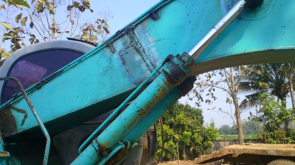 แพ๊คคู่..รถแบคโฮ KOBELCO SK200 M5 SUPPER พร้อม สิบล้อเทลเล่อร์NISSAN Ud บรรทุกแบคโฮ ชอบราคาเท่าไรต่อรองราคากันได้ครับ.