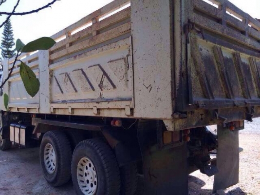 รถฮีโน่ 10 ล้อดั้ม FM3M  240 แรงม้า.  สนใจติดต่อ 081 - 6079515