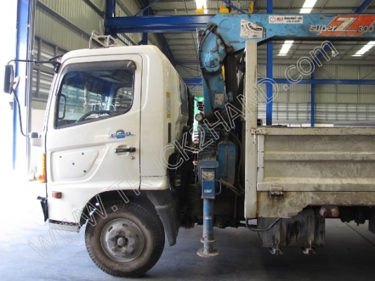 รถบรรทุก 6 ล้อ ยีห้อ HINO รุ่นFC4JLRA ขนาด 170 แรงม้า ติดเครนขนาด 3 ตัน