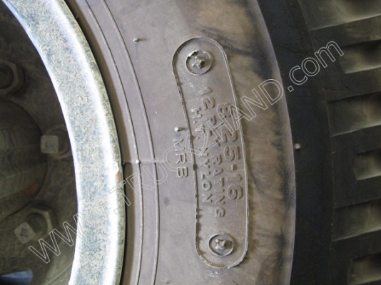 รถบรรทุก 6 ล้อ ยีห้อ HINO รุ่นFC4JLRA ขนาด 170 แรงม้า ติดเครนขนาด 3 ตัน