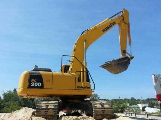 รถแบคโฮ KOMATSU  PC 200 - 8.  ( รถทำงาน. 7,2xx  ซม. )    สนใจติดต่อ  081 - 6079515