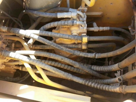 รถแบคโฮ KOMATSU  PC 200 - 8.  ( รถทำงาน. 7,2xx  ซม. )    สนใจติดต่อ  081 - 6079515