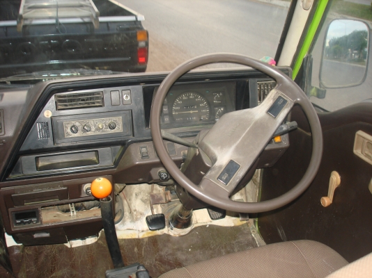 ขายรถตู้ nissan unvan 2700 ปี93