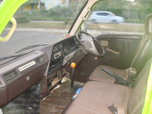 ขายรถตู้ nissan unvan 2700 ปี93