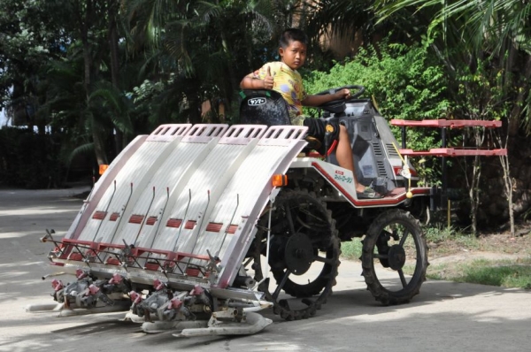 ขายรถดำนา YANMAR RR40 สภาพสวยเดิมจากญี่ปุ่นยังไม่เคยใช้ในไทย 45,000 เท่านั้น!!