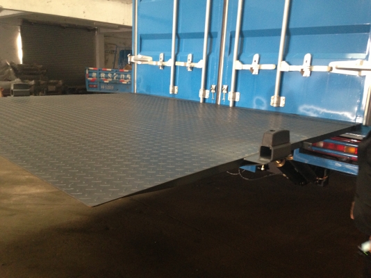 จำหน่ายและติดตั้งลิฟท์ท้าย รถบรรทุก รถตู้