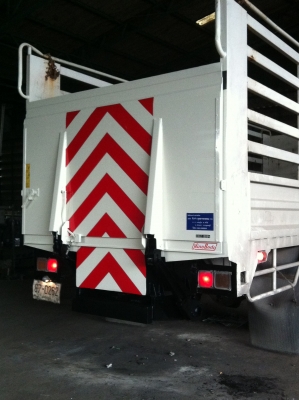 จำหน่ายและติดตั้งลิฟท์ท้าย รถบรรทุก รถตู้