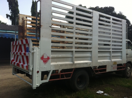 จำหน่ายและติดตั้งลิฟท์ท้าย รถบรรทุก รถตู้