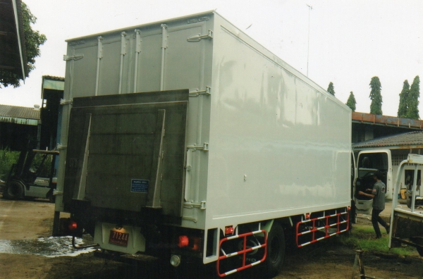 จำหน่ายและติดตั้งลิฟท์ท้าย รถบรรทุก รถตู้