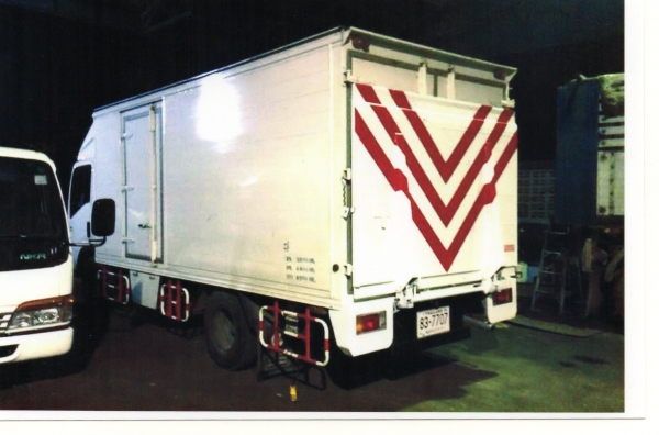 จำหน่ายและติดตั้งลิฟท์ท้าย รถบรรทุก รถตู้