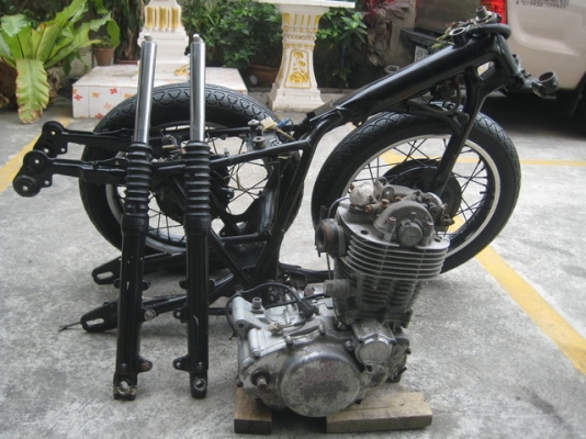 ขายโครงเครื่อง SR400  in.v เฟรมกับเครื่องออกชื่อคนซื้อ