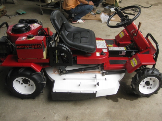 ขายรถตัดหญ้า MAMETORA MPM950 16แรง พร้อมใช้งาน ขายรถตัดหญ้า MAMETORA MPM950 16แรง พร้อมใช้งาน
