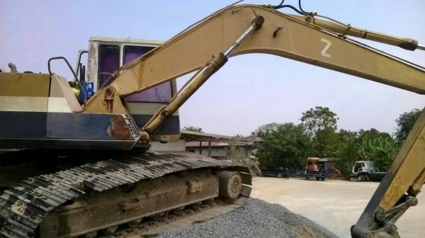 ขายรถแบคโฮ KOMATSU PC-200-5 รถสวย ช่วงล้างเต็ม ราคาถูกๆแค่ 550000 เท่านั้นเอง