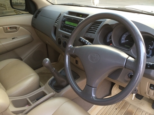 TOYOTA VIGO 4DR 2010 รถบ้านแท้ เพื่อนฝากขายครับ