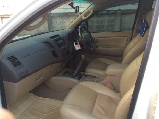 TOYOTA VIGO 4DR 2010 รถบ้านแท้ เพื่อนฝากขายครับ