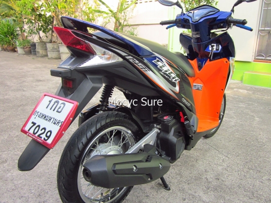 Honda Click 125i combi สีขาวดำ  ปี 2013 รถ 4 เดือน วิ่ง 5,7xxกิโล