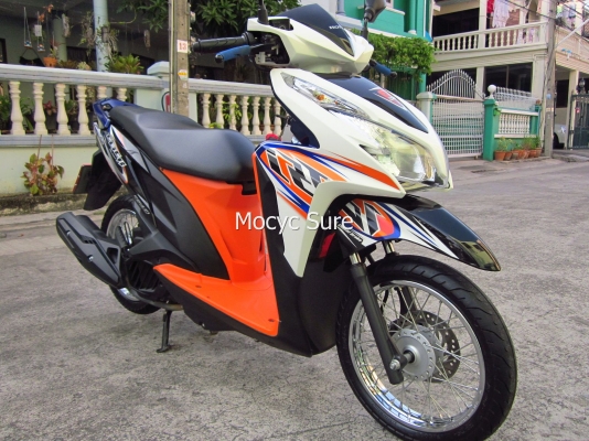 Honda Click 125i combi สีขาวดำ  ปี 2013 รถ 4 เดือน วิ่ง 5,7xxกิโล