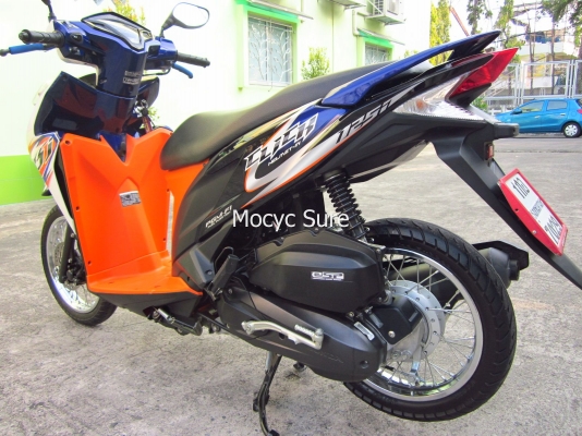 Honda Click 125i combi สีขาวดำ  ปี 2013 รถ 4 เดือน วิ่ง 5,7xxกิโล