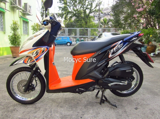 Honda Click 125i combi สีขาวดำ  ปี 2013 รถ 4 เดือน วิ่ง 5,7xxกิโล