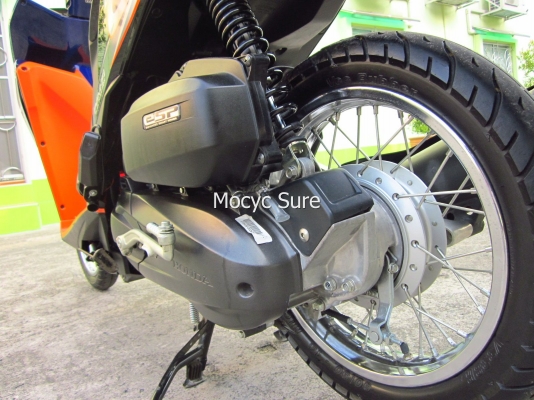 Honda Click 125i combi สีขาวดำ  ปี 2013 รถ 4 เดือน วิ่ง 5,7xxกิโล