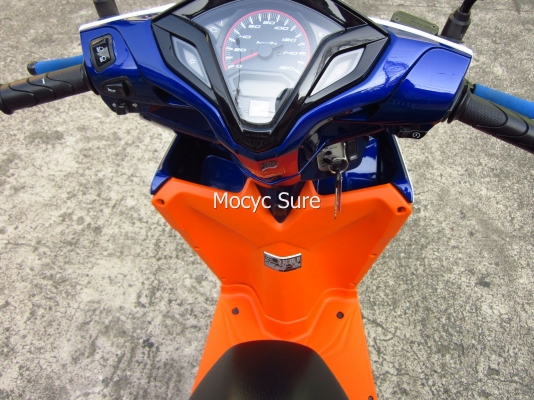 Honda Click 125i combi สีขาวดำ  ปี 2013 รถ 4 เดือน วิ่ง 5,7xxกิโล