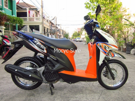 Honda Click 125i combi สีขาวดำ  ปี 2013 รถ 4 เดือน วิ่ง 5,7xxกิโล