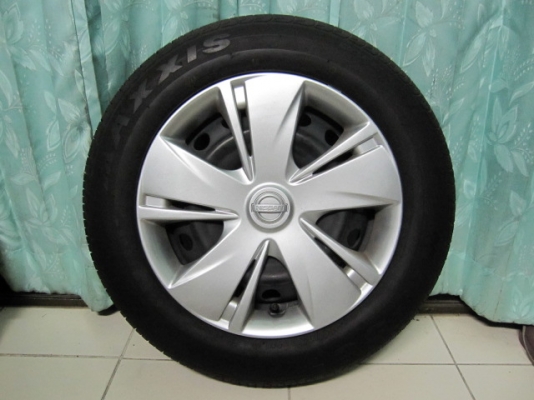ขายล้อกะทะพร้อมยางป้ายแดง Nissan March ขอบ 14 ตุ่มหน้ายางมี