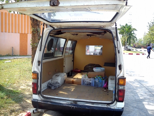 Toyota Hiace สีขาว ช่วงยาว สำหรับบรรทุก Toyota Hiace สีขาว ช่วงยาว สำหรับบรรทุก