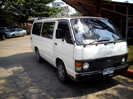 Toyota Hiace สีขาว ช่วงยาว สำหรับบรรทุก Toyota Hiace สีขาว ช่วงยาว สำหรับบรรทุก