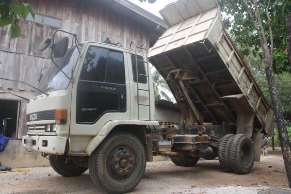 ขายรถหกล้อดั๊ม อีซูซุร็อกกี้ 175 แรงม้า โทร 086-9334893 ขายรถหกล้อดั๊ม อีซูซุร็อกกี้ 175 แรงม้า โทร 086-9334893