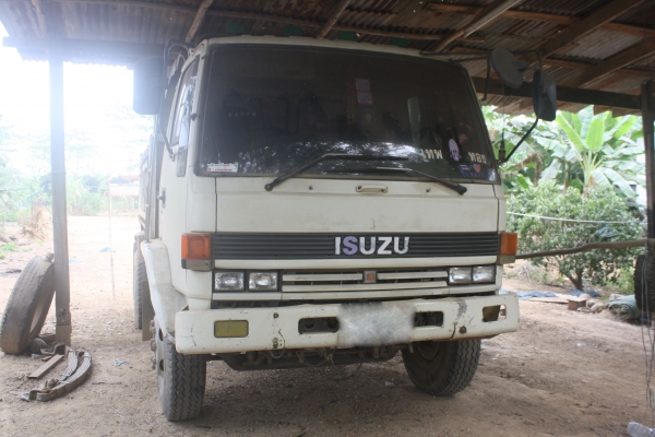 ขายรถหกล้อดั๊ม อีซูซุร็อกกี้ 175 แรงม้า โทร 086-9334893