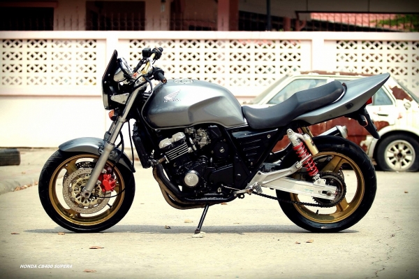 ขายcb400 ปี 93-94 อินวอย  เครื่องจัดมากๆ สีสวยๆครับ ราคาถูกๆ