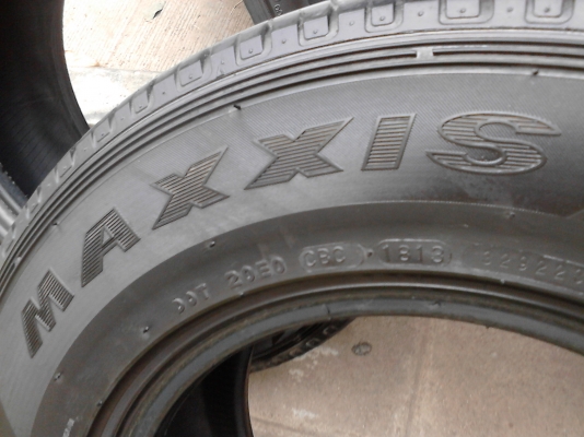 ใหม่ๆ ปี2013 MAXXIS MA-579 215/70R15 มี 3 เส้น ยางหนาประมาณ 6 มม. TEL.081-427-3941 ใหม่ๆ ปี2013 MAXXIS MA-579 215/70R15 มี 3 เส้น ยางหนาประมาณ 6 มม. TEL.081-427-3941