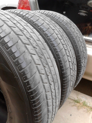 ใหม่ๆ ปี2013 MAXXIS MA-579 215/70R15 มี 3 เส้น  ยางหนาประมาณ 6 มม.  TEL.081-427-3941