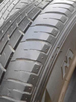 ใหม่ๆ ปี2013 MAXXIS MA-579 215/70R15 มี 3 เส้น ยางหนาประมาณ 6 มม. TEL.081-427-3941 ใหม่ๆ ปี2013 MAXXIS MA-579 215/70R15 มี 3 เส้น ยางหนาประมาณ 6 มม. TEL.081-427-3941