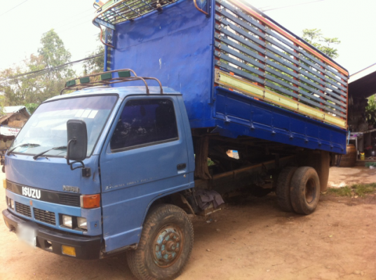 ขายหกล้อดัมพ์ Isuzu NPR รถประกอบ NPR58L-7123xxx