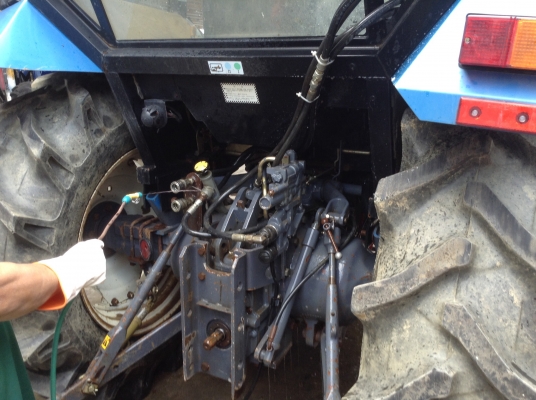 FORD4630นำเข้าจากอังกฤษ3สูบ2เพลาคานหน้าคาลาโร่65แรงม้ารถสวยมาก FORD4630นำเข้าจากอังกฤษ3สูบ2เพลาคานหน้าคาลาโร่65แรงม้ารถสวยมาก