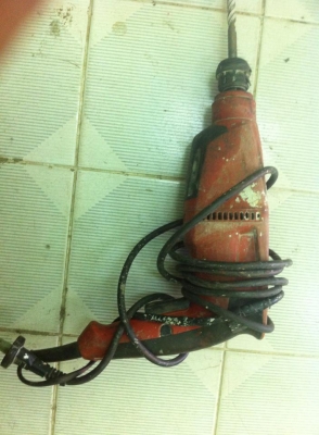 สว่านกระแทกHilti ปรับซ้ายขวาได้ ขายถูกๆคับ