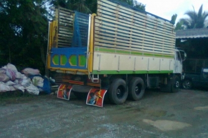 ขายสิบล้อสองเพลาดั้มพ์ เครื่อง 6BG1 Turbo ช่วงล่าง 200 พร้อมใช้ โทร 088-4501277