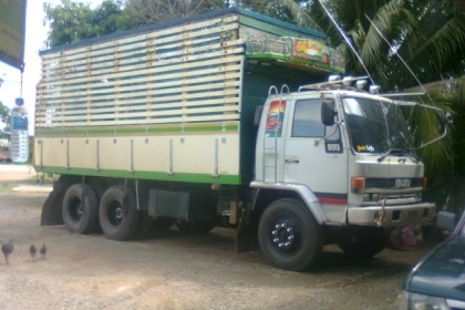 ขายสิบล้อสองเพลาดั้มพ์ เครื่อง 6BG1 Turbo ช่วงล่าง 200 พร้อมใช้ โทร 088-4501277