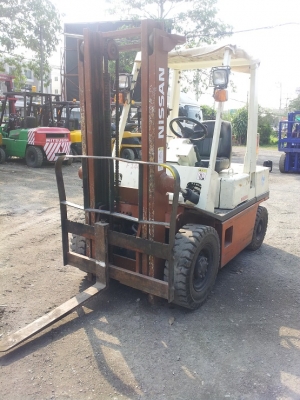 เช่ารถยกฟอร์คลิฟท์ FORKLIFT 2.5 ตัน Diesel ยกสูง 3.0 mm.ยางตัน