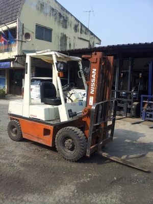 เช่ารถยกฟอร์คลิฟท์ FORKLIFT 2.5 ตัน Diesel ยกสูง 3.0 mm.ยางตัน