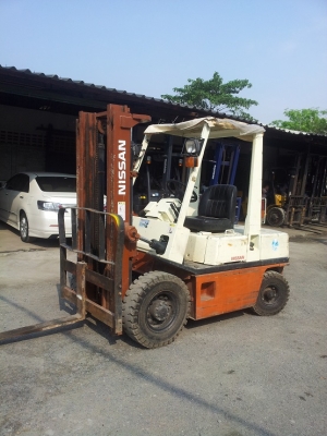เช่ารถยกฟอร์คลิฟท์ FORKLIFT 2.5 ตัน Diesel ยกสูง 3.0 mm.ยางตัน