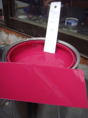 สีชมพูอครีลิคแห้งเร็วพ่นรถยนต์(สีโล๊ะสต๊อก)1ลิตร 100บาท ต่างจังหวัดส่งขนส่งครับ