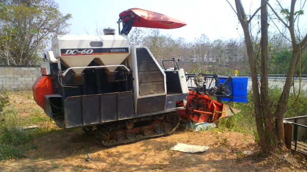 รถเกี่ยวข้าว KUBOTA DC60 รถสวย สีเดิม ๆ ในราคาสุดคุ้ม ชอบราคาเท่าไรต่อรองได้ครับ