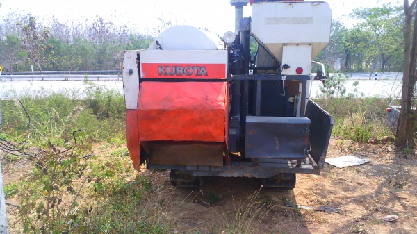 รถเกี่ยวข้าว KUBOTA DC60 รถสวย สีเดิม ๆ ในราคาสุดคุ้ม ชอบราคาเท่าไรต่อรองได้ครับ