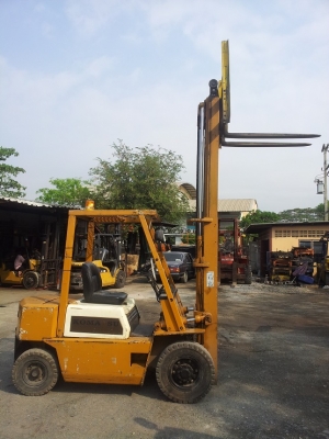 ขายรถยกฟอร์คลิฟท์ Forklift 2.0T Diesel 4D95 เกียร์อัตโนมัติ ยกสูง 3.0 เมตร ยางตัน