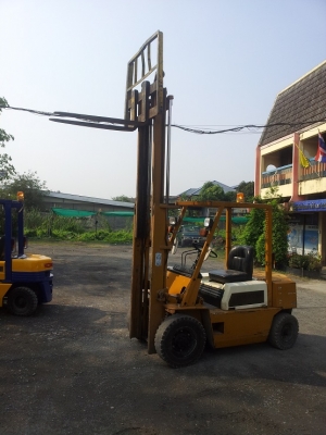 ขายรถยกฟอร์คลิฟท์ Forklift 2.0T Diesel 4D95 เกียร์อัตโนมัติ ยกสูง 3.0 เมตร ยางตัน